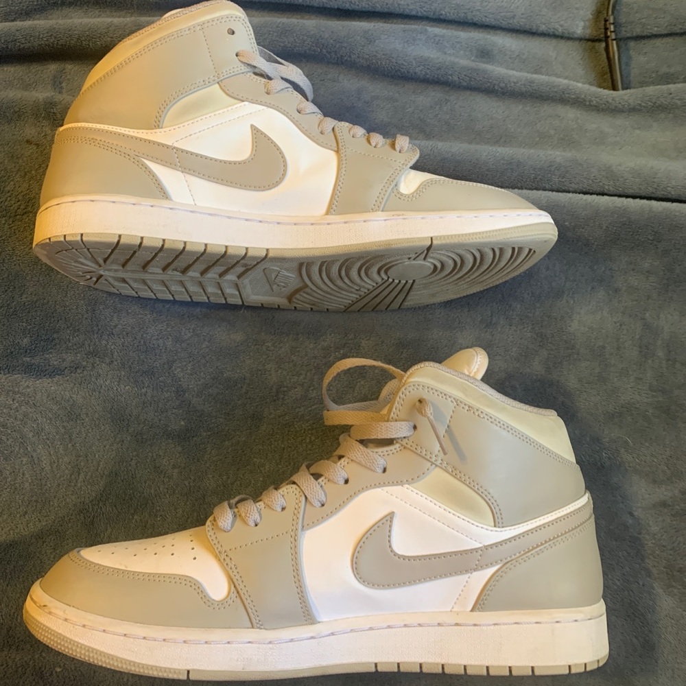 Air Jordan 1 mid grey